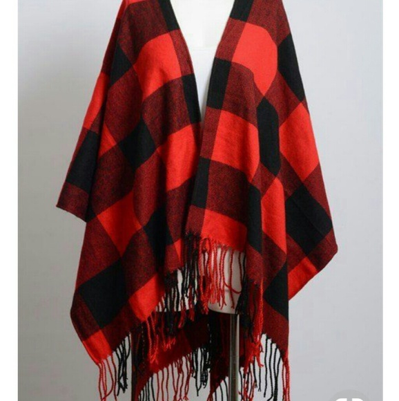 ❌SOLD OUT❌ Buffalo Plaid Fringe Poncho - Picture 3 of 5